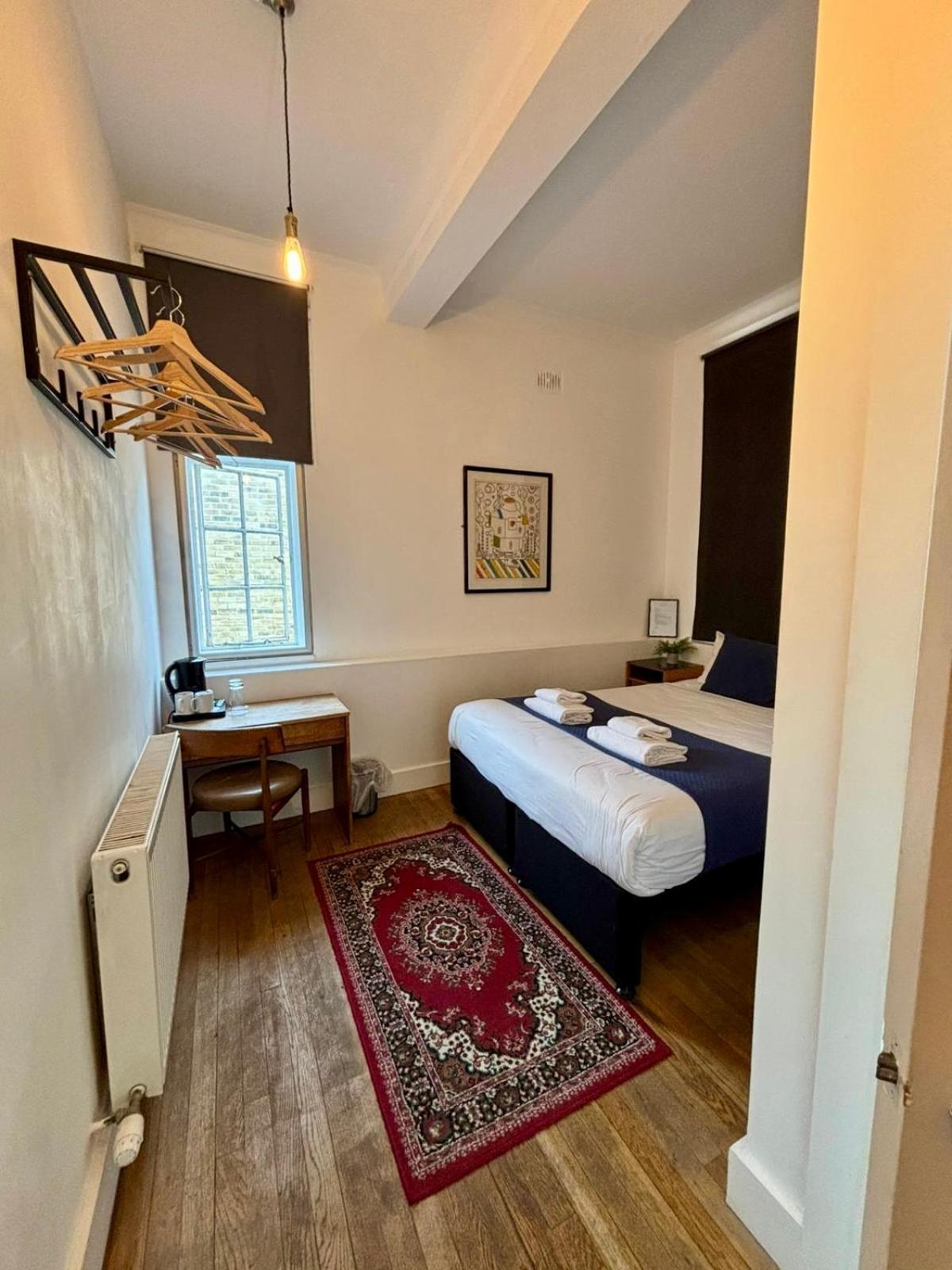 Double Room Private Bathroom